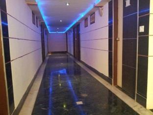 Hotel Sun Shine Adalaj Exterior foto